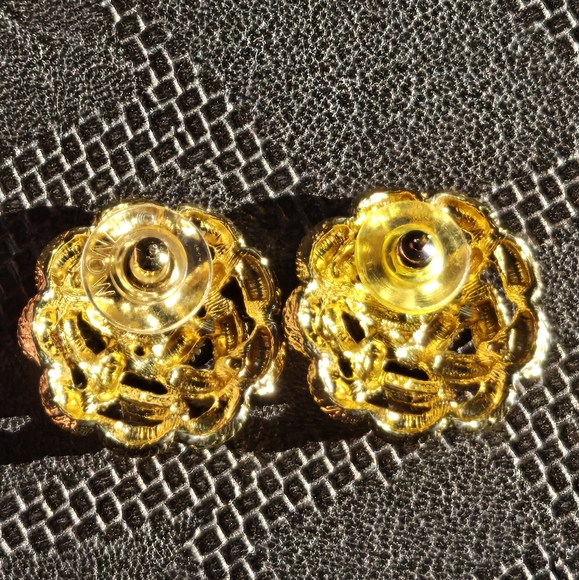 Monet Book Piece Vintage Gold Tone Textured Metal Knot Like Ear Clips – Signed - Picture 10 of 14